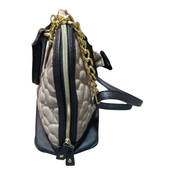 Betsey Johnson Beige and Black Quilted Crossbody Bag - Picture 10 of 13